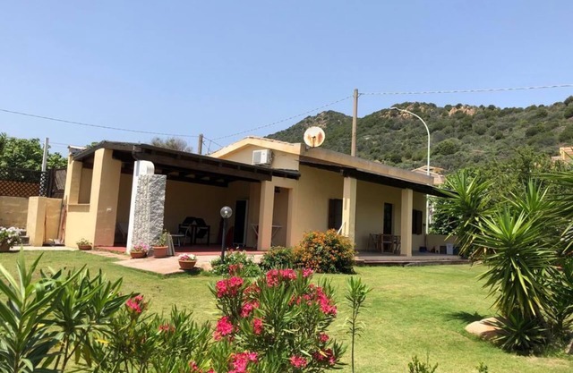 Chia delightful independent villa on the sea with a wonderful and large garden