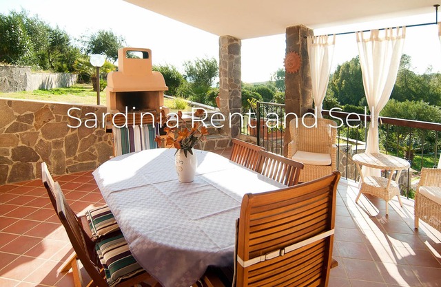 Chia, Lavanda villa, panoramic sea view, 8p, 100mt from the sea, air conditioning