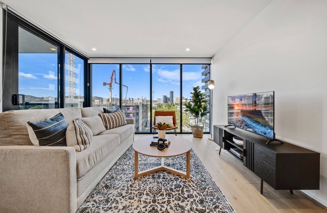 Chic 1-Bed with Sophisticated Decor, Gym & Pool