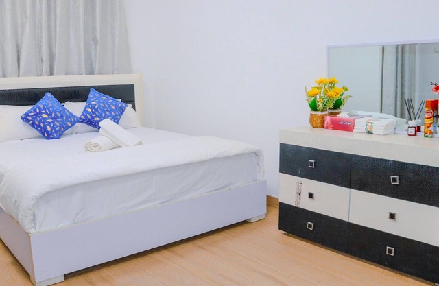 Chic 1-bedroom apartment Hall with AC, WiFi in phenomenal Dubai
