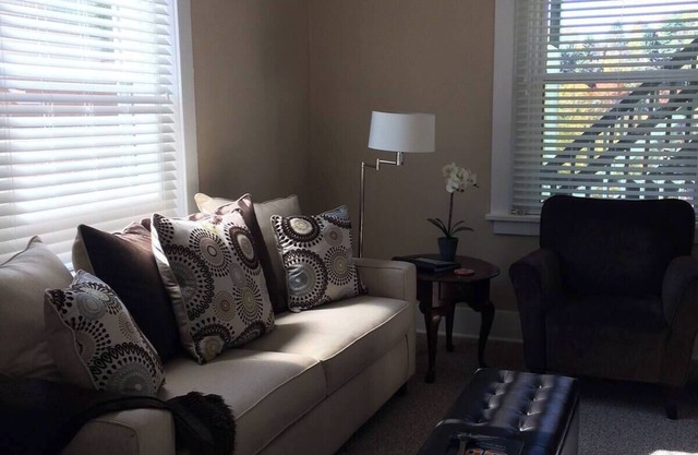 Chic 1-bedroom with WiFi and AC in awesome Pittsburgh