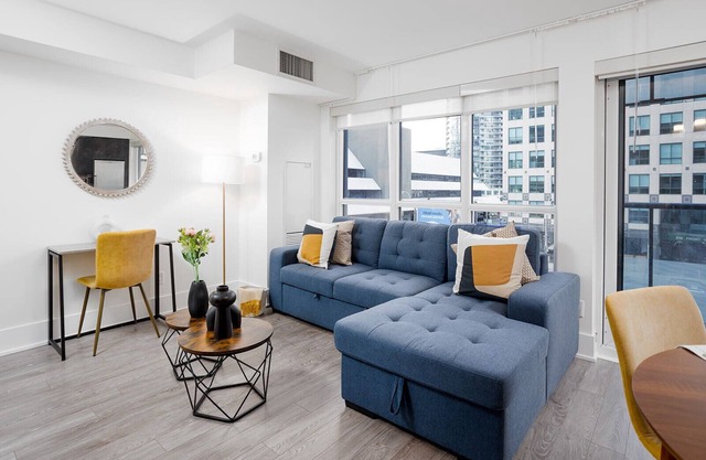 Chic 1-BR Condo (4 guests) | Parking included | Toronto Downtown Core