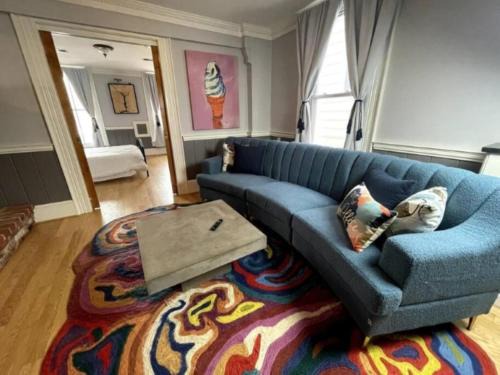 Chic 2BR Steps from Historic Sites