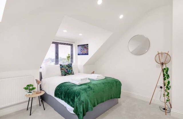 Chic 4 person penthouse and views