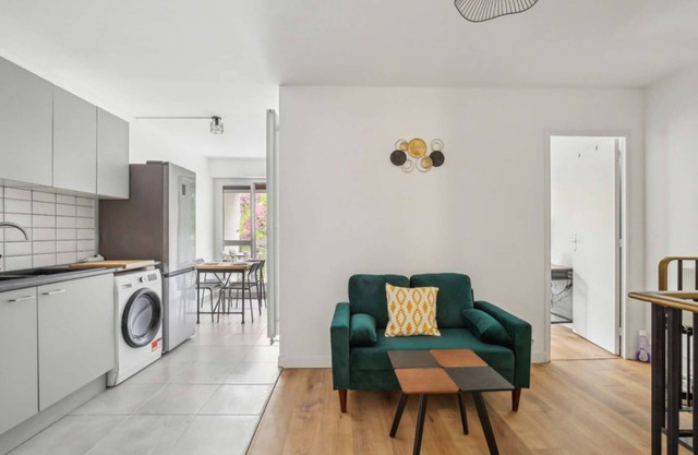 Chic apart with balcony and parking