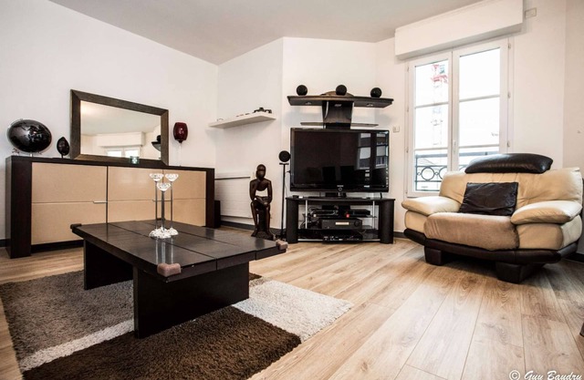 Chic apart with parking near Paris