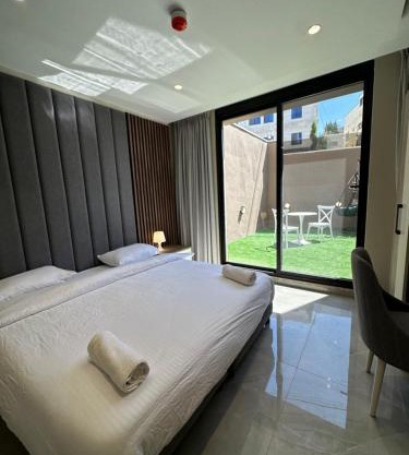 Chic Apartments For Rent ave0-2