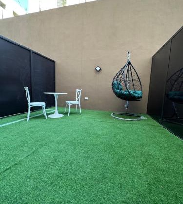 Chic Apartments For Rent ave0-4