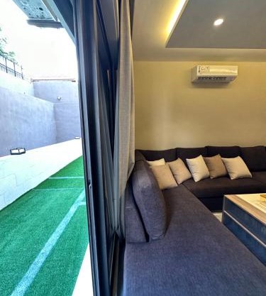 Chic Apartments For Rent ave0-5