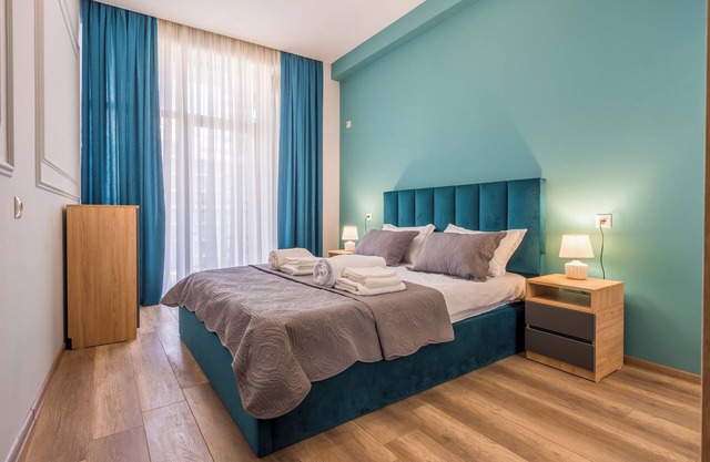 Chic, Brand-New Condo Close to Metro Station – Convenient & Comfortable Stay