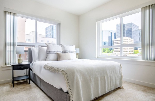 Chic Downtown Bellevue Studio w/W/D, Rooftop, walk to all, by Blueground