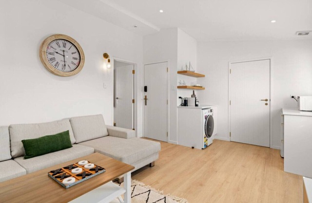Chic Exec Apart w/Free Parking, Wifi & Netflix