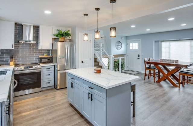 Chic Federal Way Home ~ 12 Mi to Downtown Tacoma!