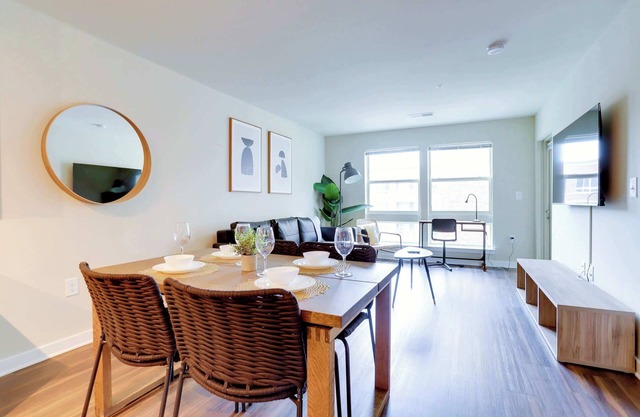 Chic Groveton Apt Near Metro