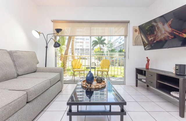 Chic Miami apartment - right in the heart of Wynwood - free parking & balcony