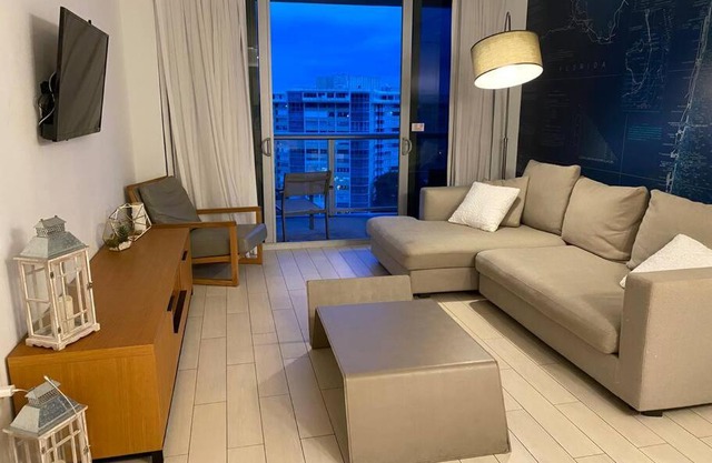 Chic Miami Beach Stay, Comfort, Style & Sea Views -A