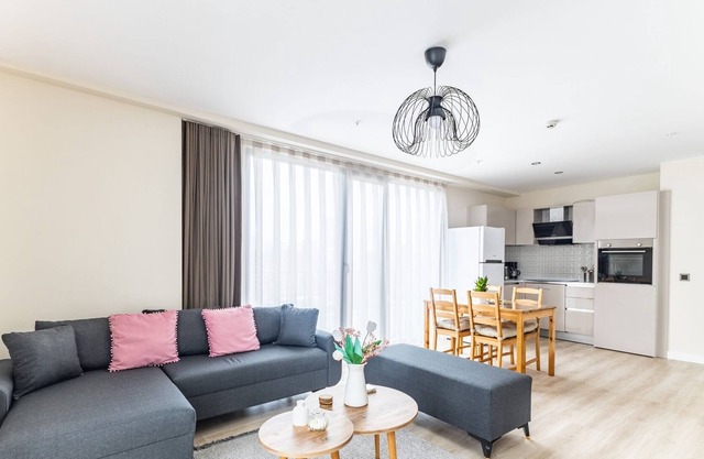Chic, Modern and Spacious Flat near Finance City