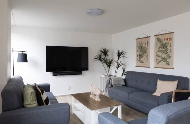 Chic on the Beach | Full Kitchen, Free Parking