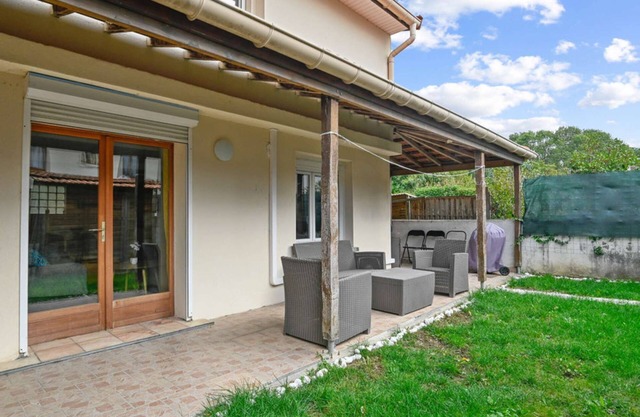 Chic spacious over-equipped triplex