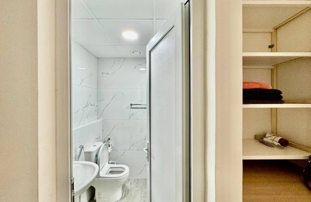 Chic Studio apartment in fabulous Dubai with WiFi, AC