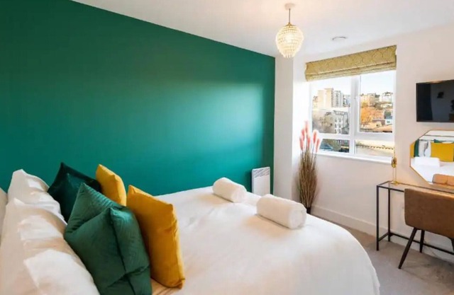 Chic & Stylish 2BD Flat in picturesque Bristol