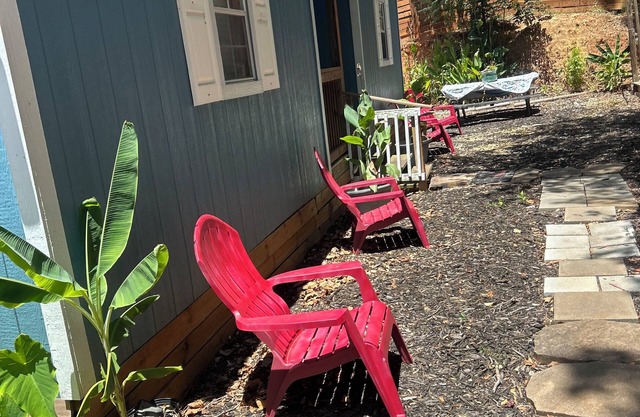 Chic tiny house with 2 bedrooms and 2 bathrooms. Perfect for an overnight stay.