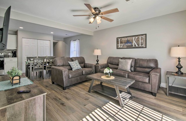 Chic Townhome ~ 6 Mi to Talking Rocks Cavern!