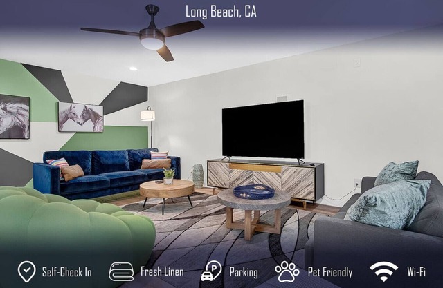 Chic Townhome Private Pool Sleeps 8+