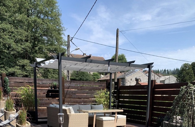 children & pet friendly complex | heated pool | local equestrian | sleeps 8