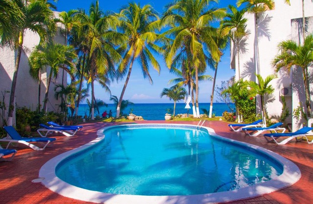 Chrisanns Paradise Suite by the Ocean - Apt#9