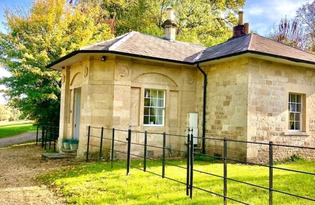 Church Lodge, Orchardleigh Estate