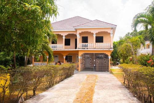 Cindy's Garden Stay