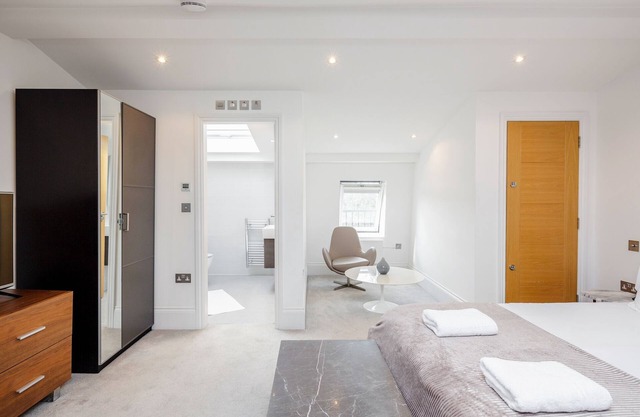 City Adventure Awaits: Luxury Oasis in Midtown