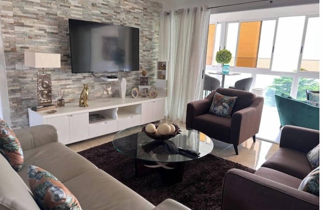 City center apartment with sea view