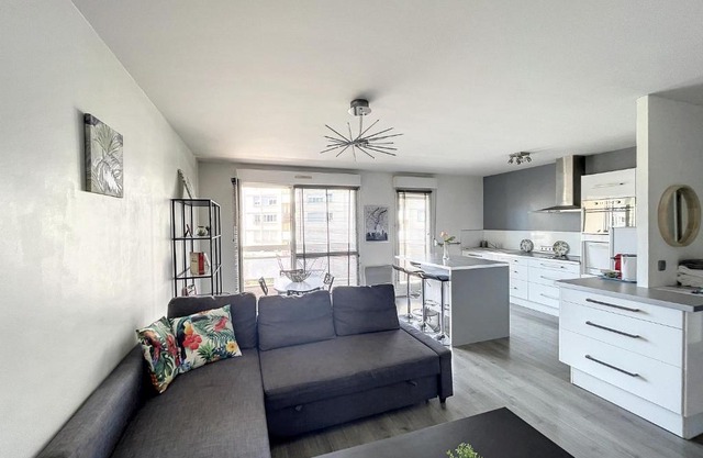 City & cosy, LYON CHARCOT- WIFI - LAVE LINGE - BALCON - PARKING