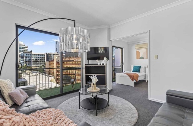 City Living Retreat - 2BR Apartment in East Perth