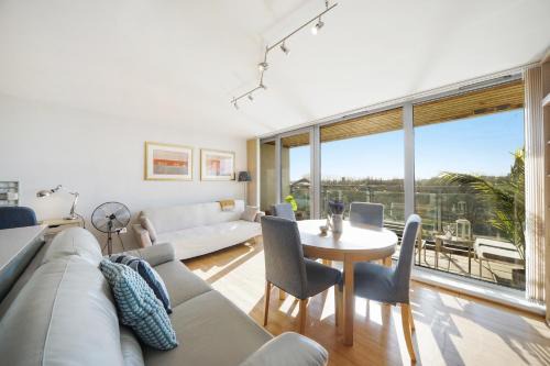 City Riverside - 2 bedroom & Free parking