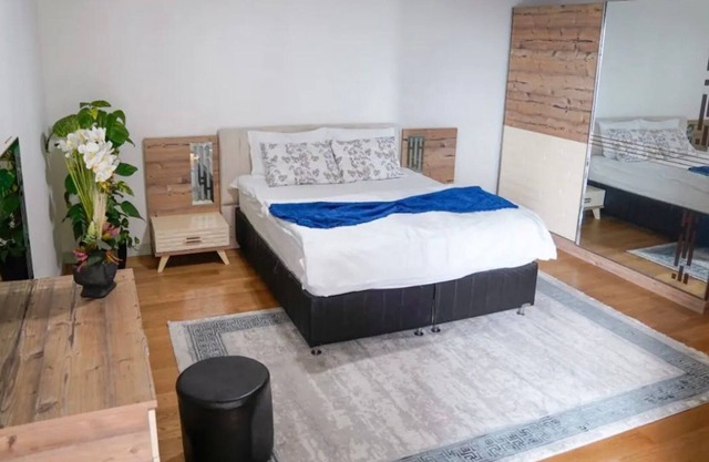 City View Haven: Balcony Apartment in Şişli, Istanbul