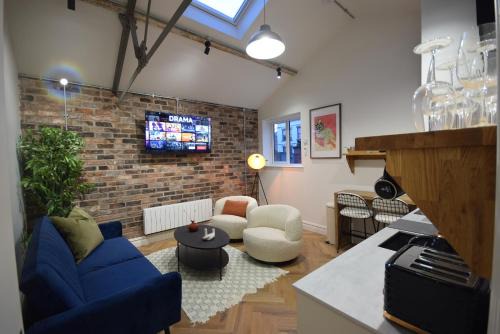 CITYeSCAPE - 2BR Apt 3 En-suite Sofa Bed NQ