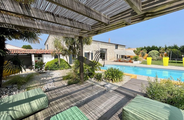 Clarke House - Spacious with private pool