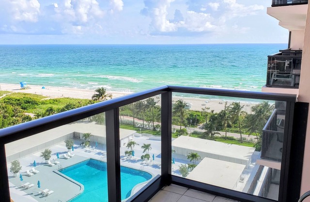 Classic 2 Bedroom with Balcony and Pool - 1010
