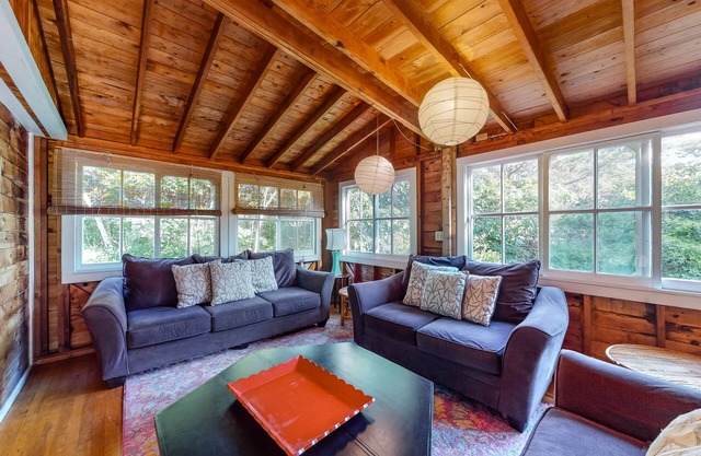 Classic Cape home with full kitchen, W/D, firepit & gas grill - walk to beach