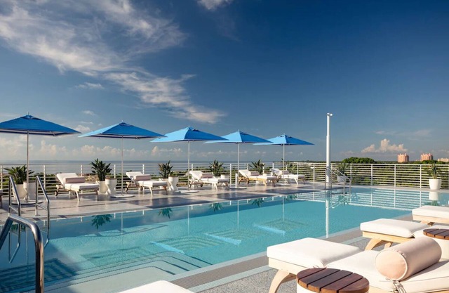 Classic Corner Suite, Mr. C Miami in Coconut Grove w/Rooftop Pool!