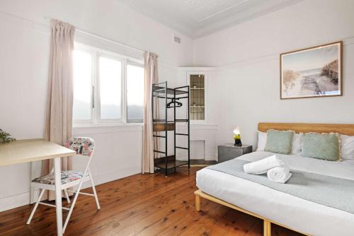 Classic Double Room - Quaint Place in South Hurstville - Shared Bathroom