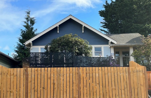 Classic old Ballard home with all modern conveniences-Swim Spa and sauna