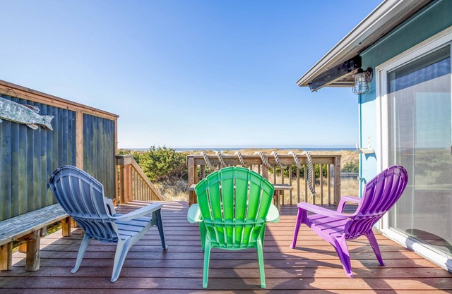 Classic Wood-Lined Oceanfront Cottage with Easy Beach Access in Waldport!