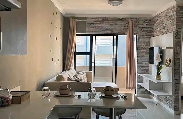 Classy 2 bedroom/2 bathroom high security apartment with uncapped wi-fi