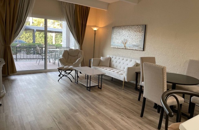 Classy, Cozy, Comfortable Condo in Scottsdale