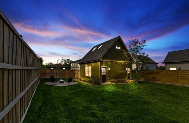 Clean, comfortable and modern cottage in trendy and historic Lockeland Springs