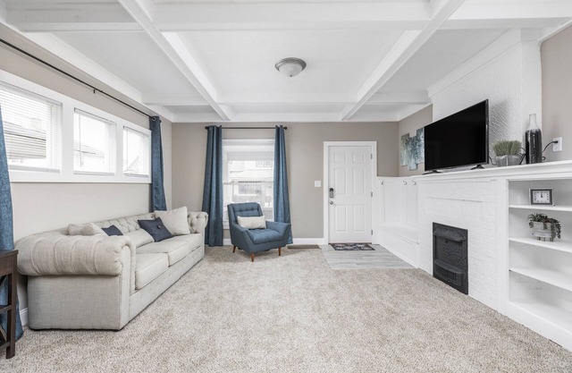 Clean & Comfy - Family friendly - 5 min to downtown